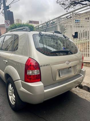 HYUNDAI TUCSON 2.0 MPFI GL 16V 142CV 2WD GASOLINA 4P AUTOMÁTICO